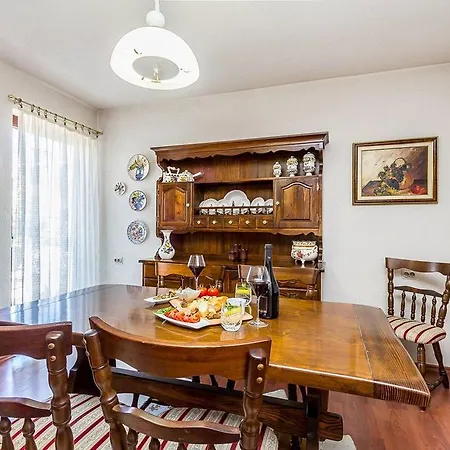 Holiday Ermanna Holiday home Pula