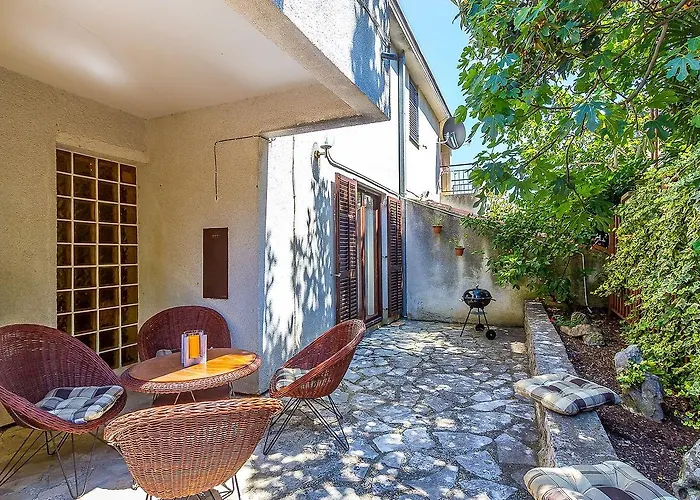 Dom wakacyjny House Ermanna *